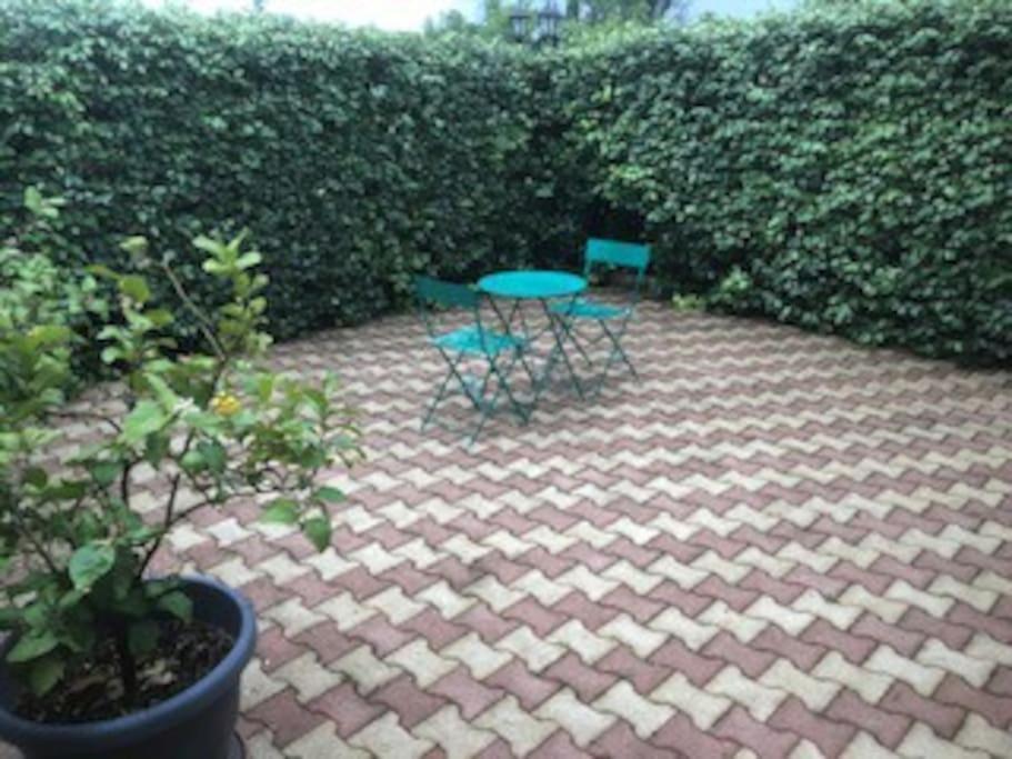 Corneilhan Maison Dans Une Propriete Avec Une Cour מראה חיצוני תמונה